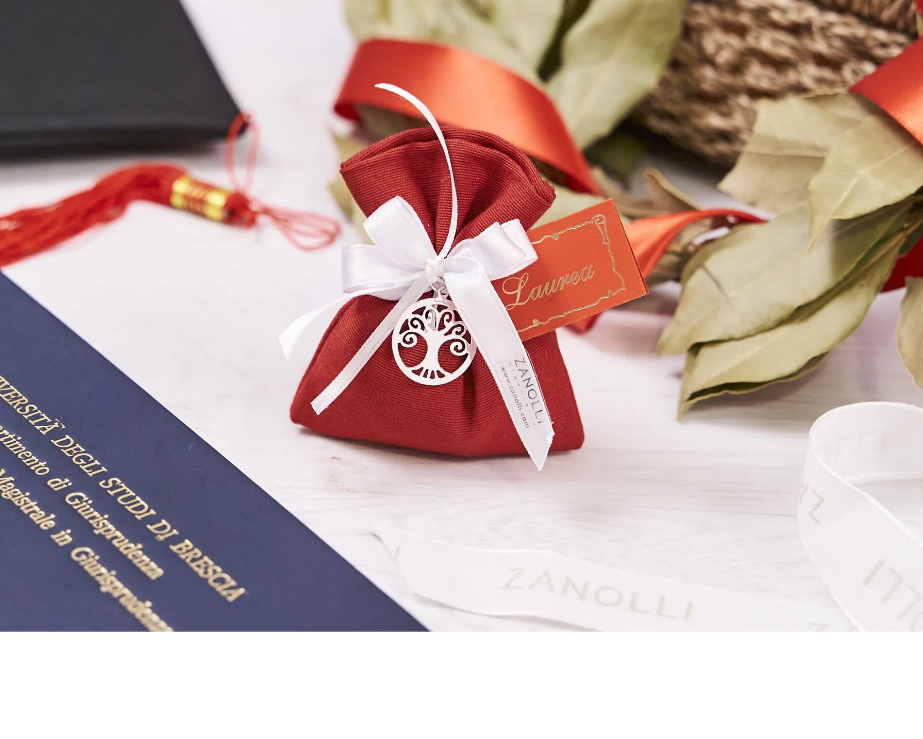 Bomboniera laurea ciondolo albero della vita argento con sacchetto portaconfetti Selezione zanolli