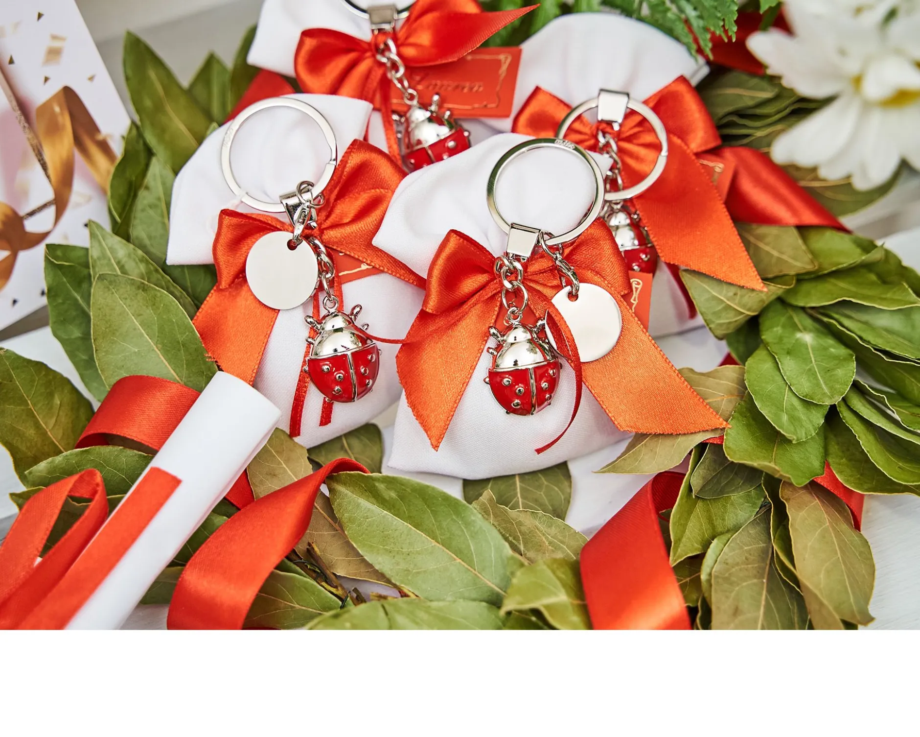 Bomboniera laurea portachiavi coccinella rossa con sacchetto portaconfetti Selezione zanolli