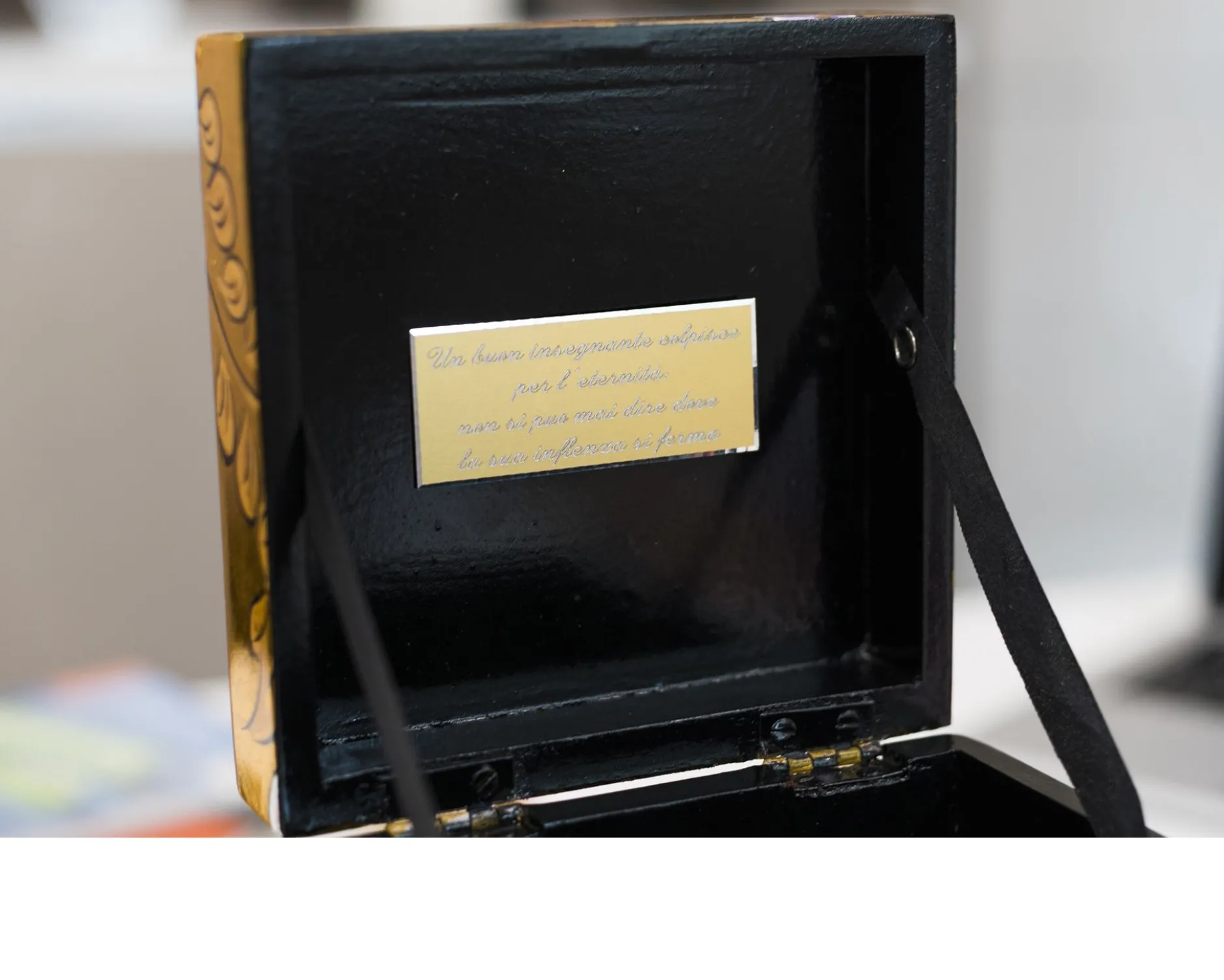 Box square gold dipinto a mano Tom's drag