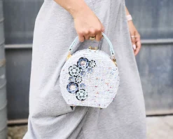 Clutch in tessuto azzurro con cristalli e perline Ottaviani