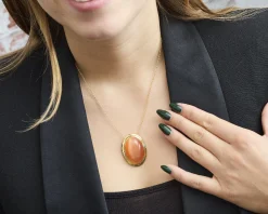 Collana ottone finitura oro con occhio di gatto arancio Sovrani