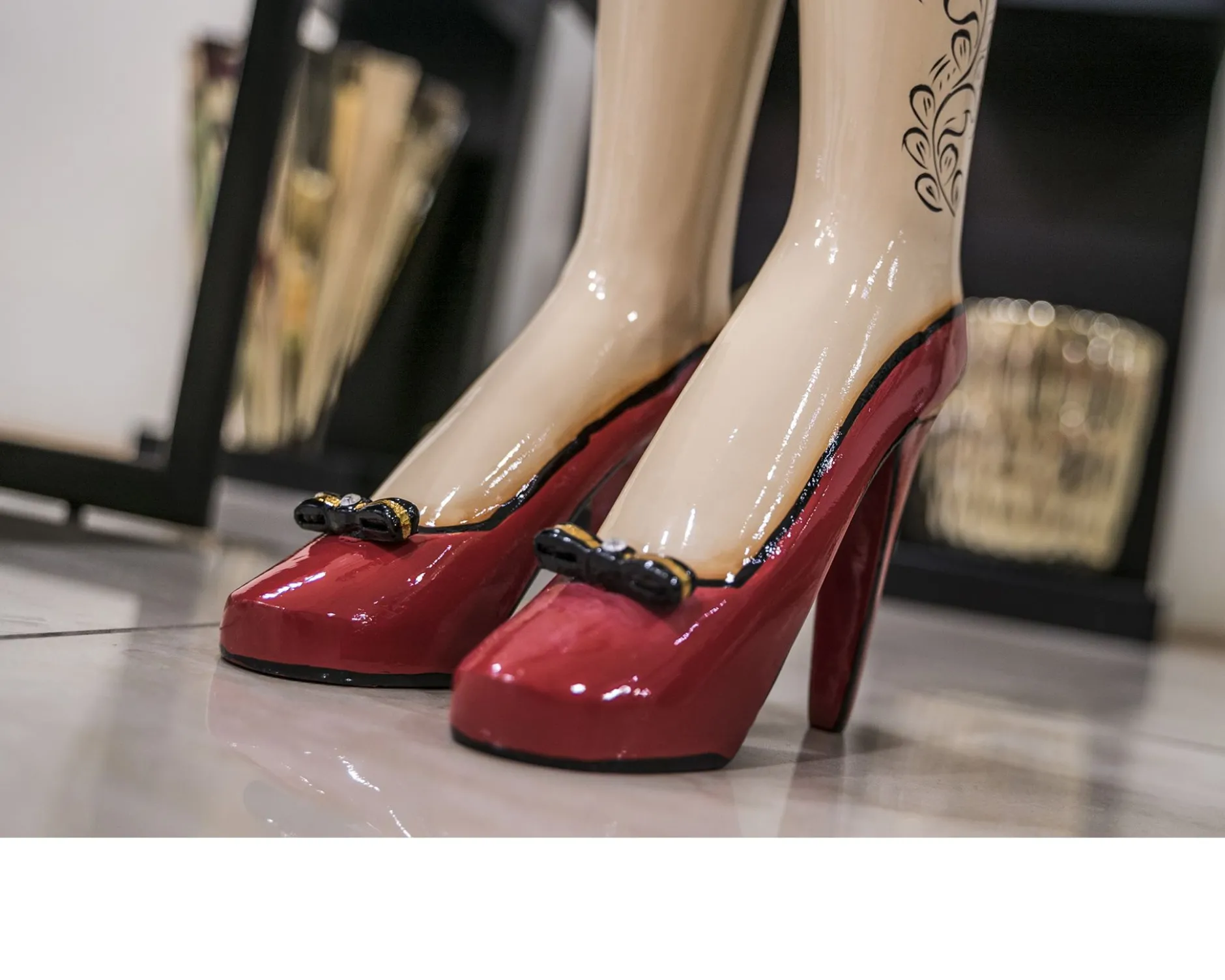 Console table lady's legs dipinta a mano Tom's drag