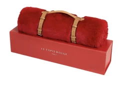 Le tapis rouge burgundy Guess