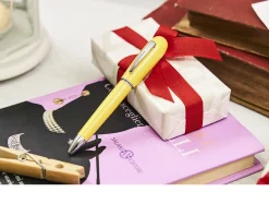 Penna a sfera classica lady con cappuccio in metallo laccato giallo Settelaghi